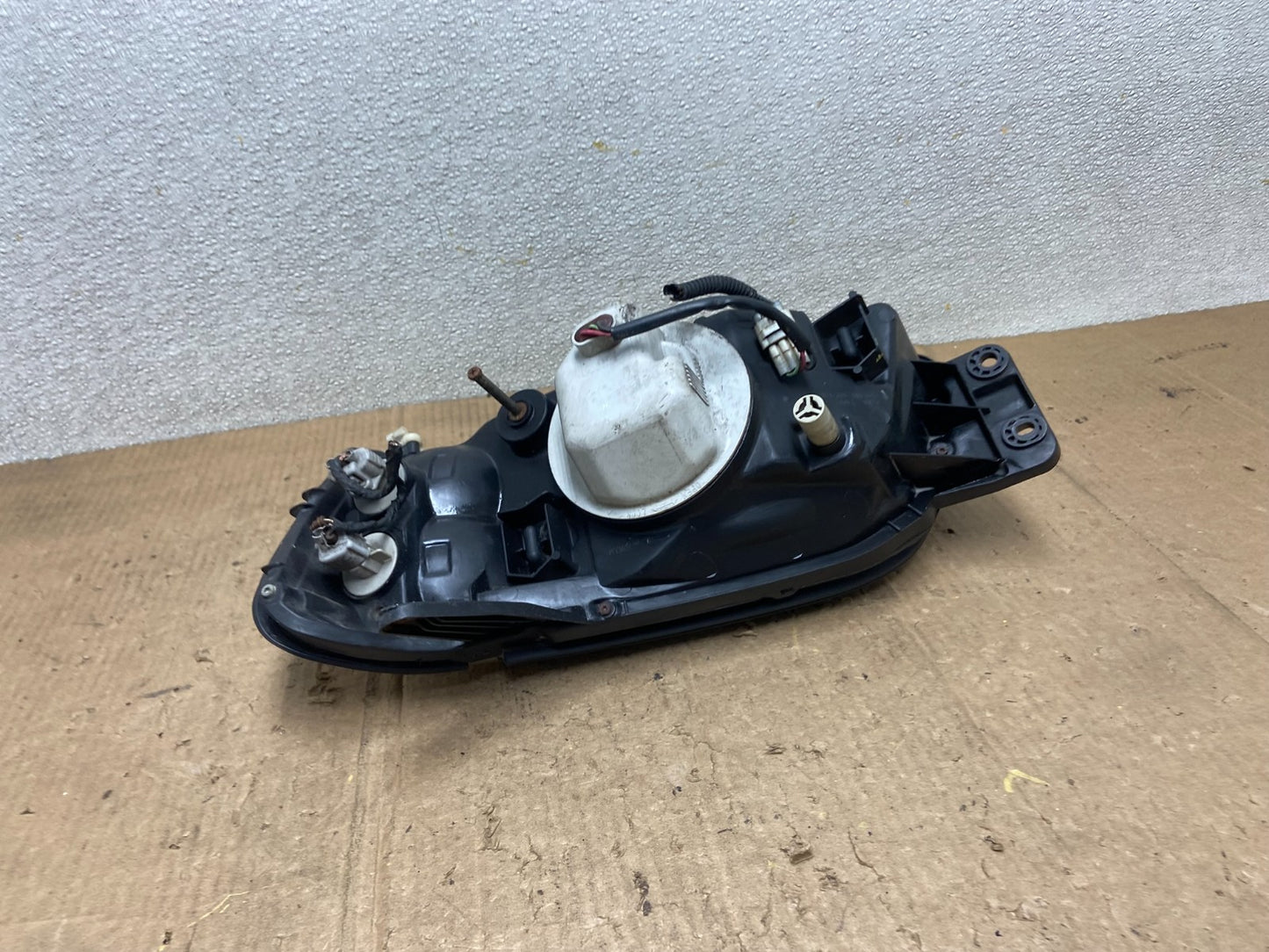 2001 to 2004 Subaru Legacy Outback Right Passenger Rh Headlight Oem AA8269 DW5