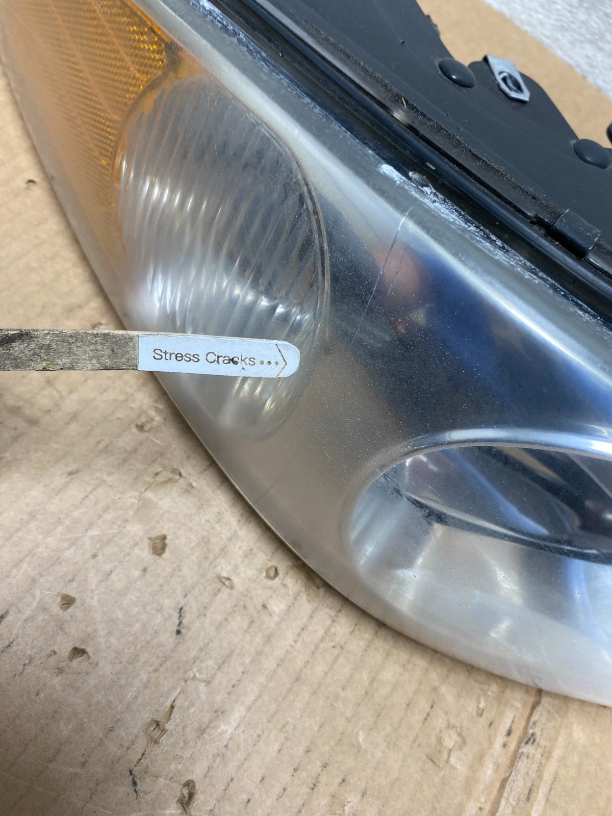 2000 to 2005 Buick Lesabre Headlight Right Passenger Side Halogen AI4472 DW3
