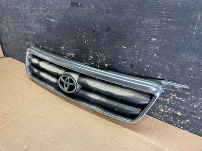 2000 to 2001 Toyota Camry Grille Chrome Shell w/ Black Insert AA8957 DG2