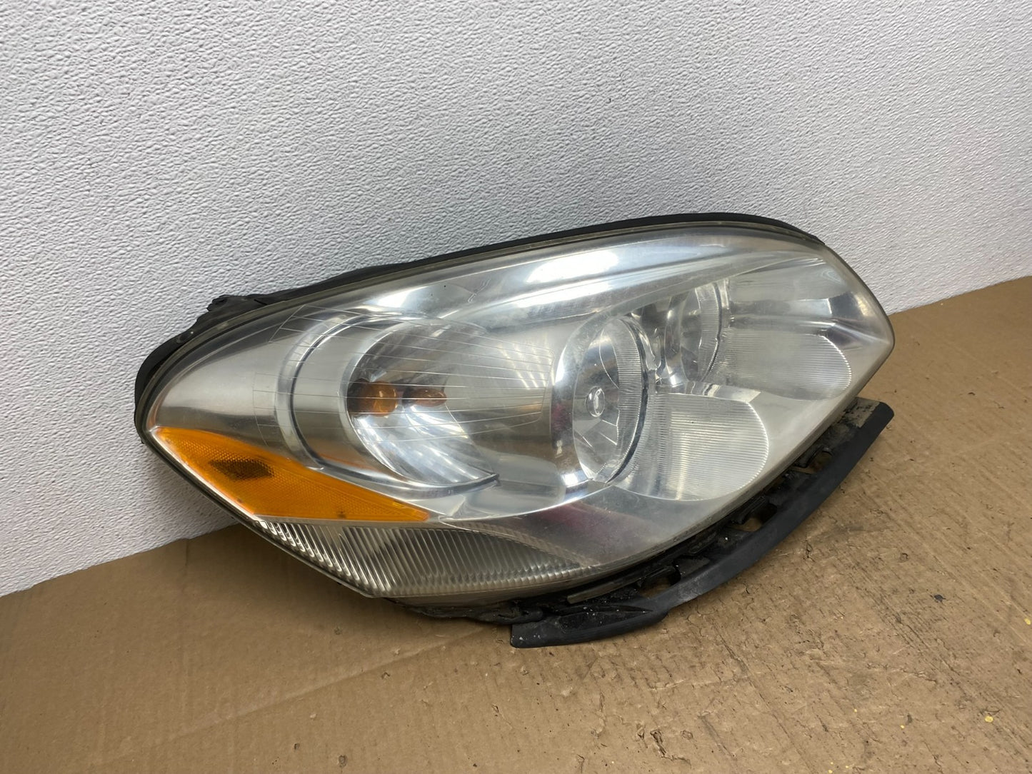 2006 to 2008 Buick Lucerne Right Passenger Side Halogen Headlight OEM AB8494 DW2