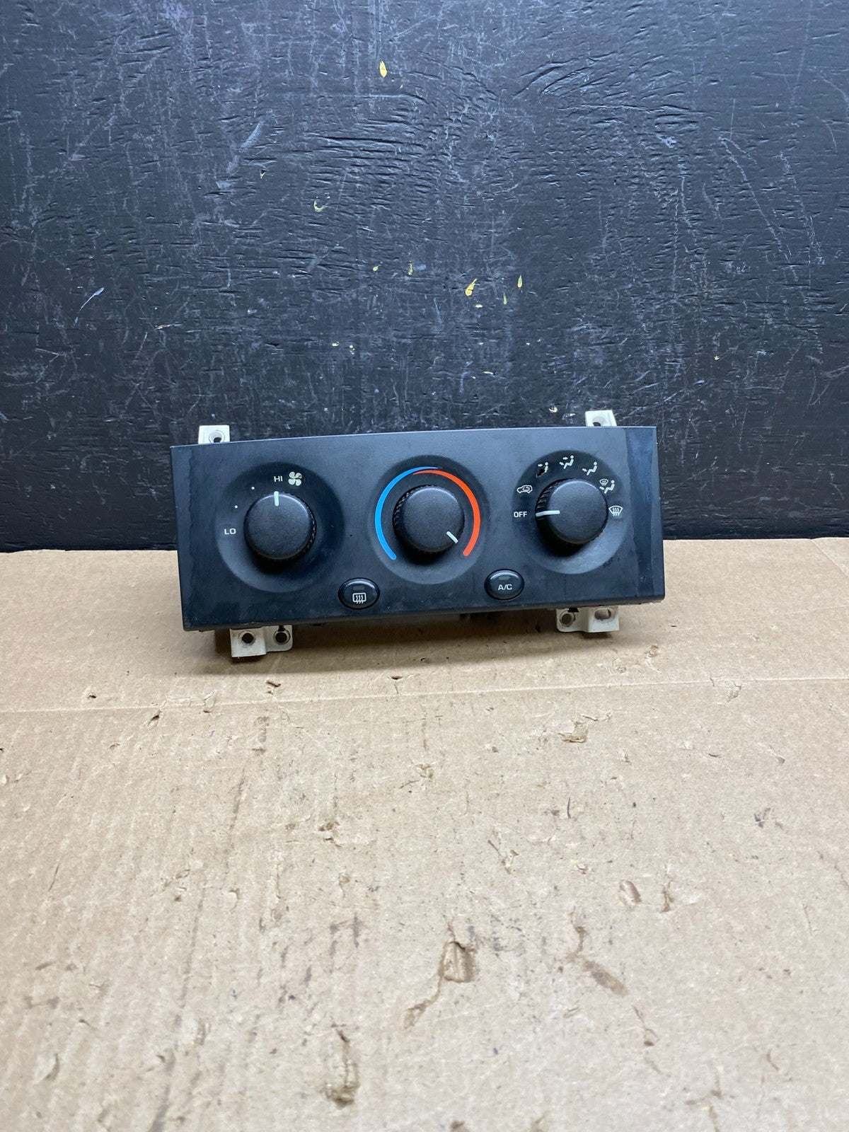 1999 to 2004 Jeep Grand Cherokee A/C Climate Control Bezel ac6725 DG0