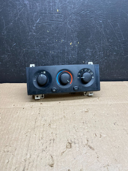 1999 to 2004 Jeep Grand Cherokee A/C Climate Control Bezel ac6725 DG0