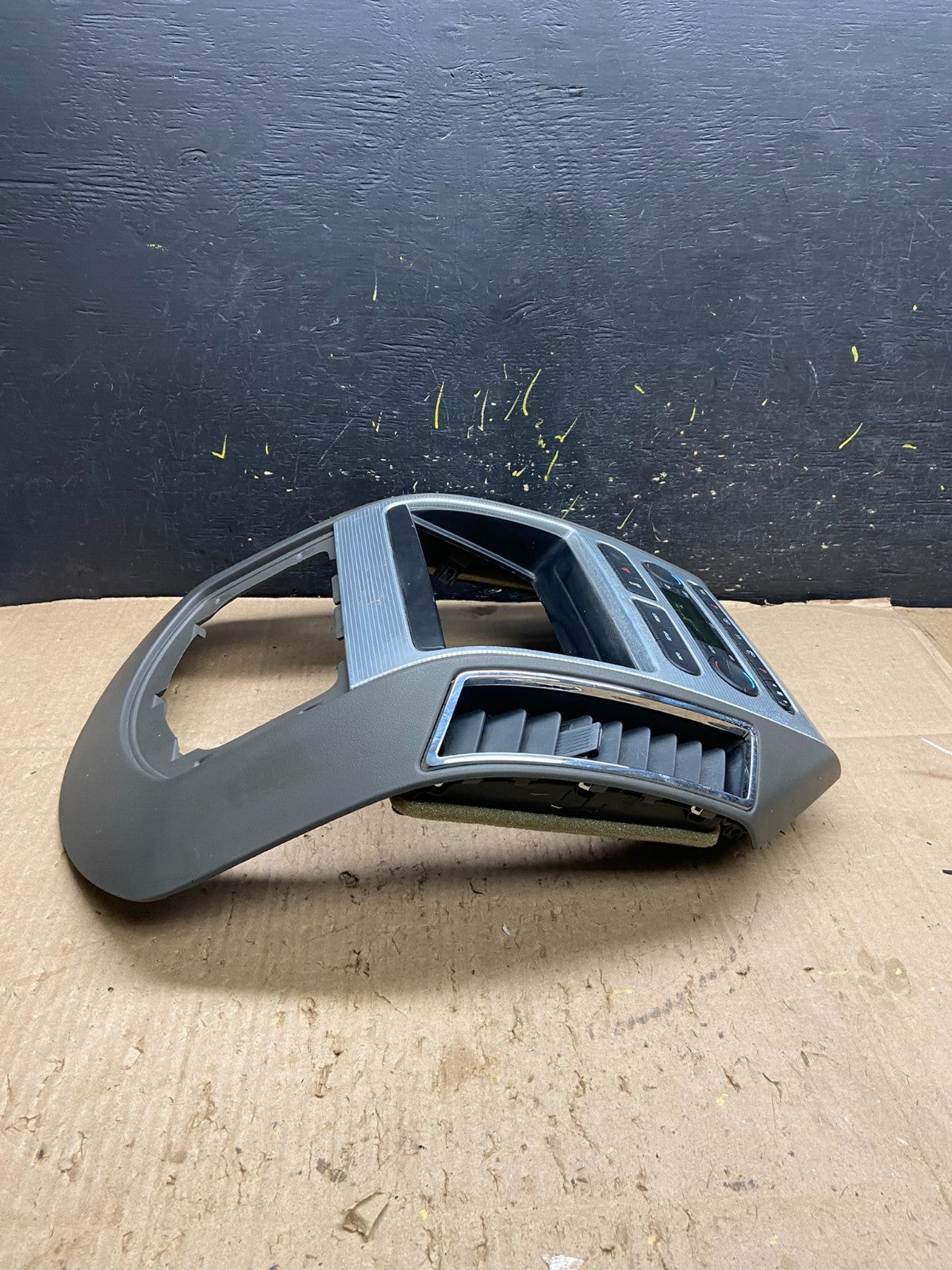 2007 - 2010 Ford Edge Heater Climate Control Radio Control Dash Bezel Y7806 DG2