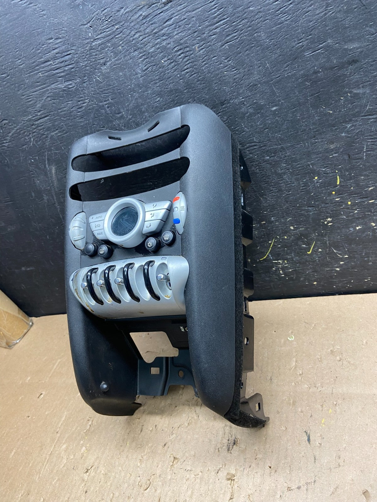 2008 to 2010 Mini Cooper Center Dash Climate Window Control OEM T6066 DG2