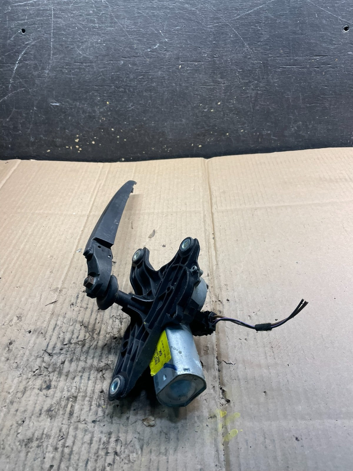2007 to 2013 BMW X5 E70 Rear Windshield Wiper Motor OEM X3969 DG2