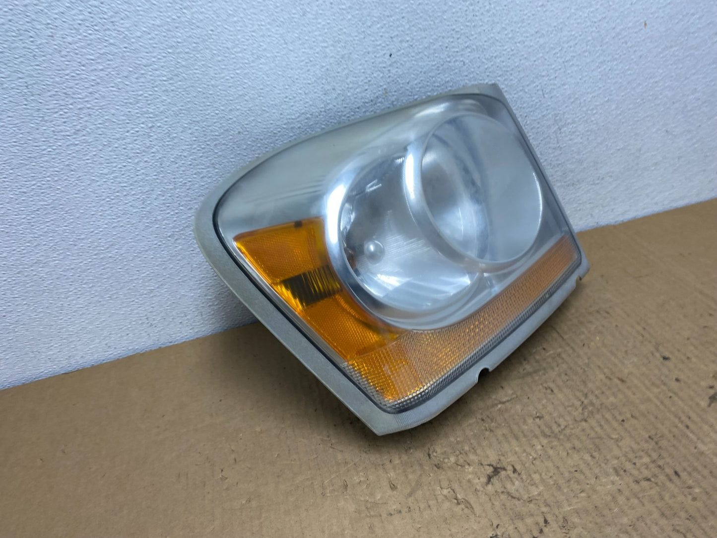 2004 2005 2006 Dodge Durango Right Passenger RH Headlight AC7770 DW2