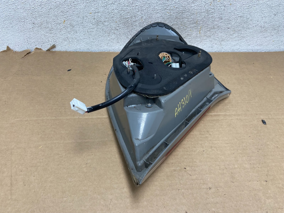 2005 to 2006 Toyota Camry Tail Light Right Passenger Side AH3109 DW4
