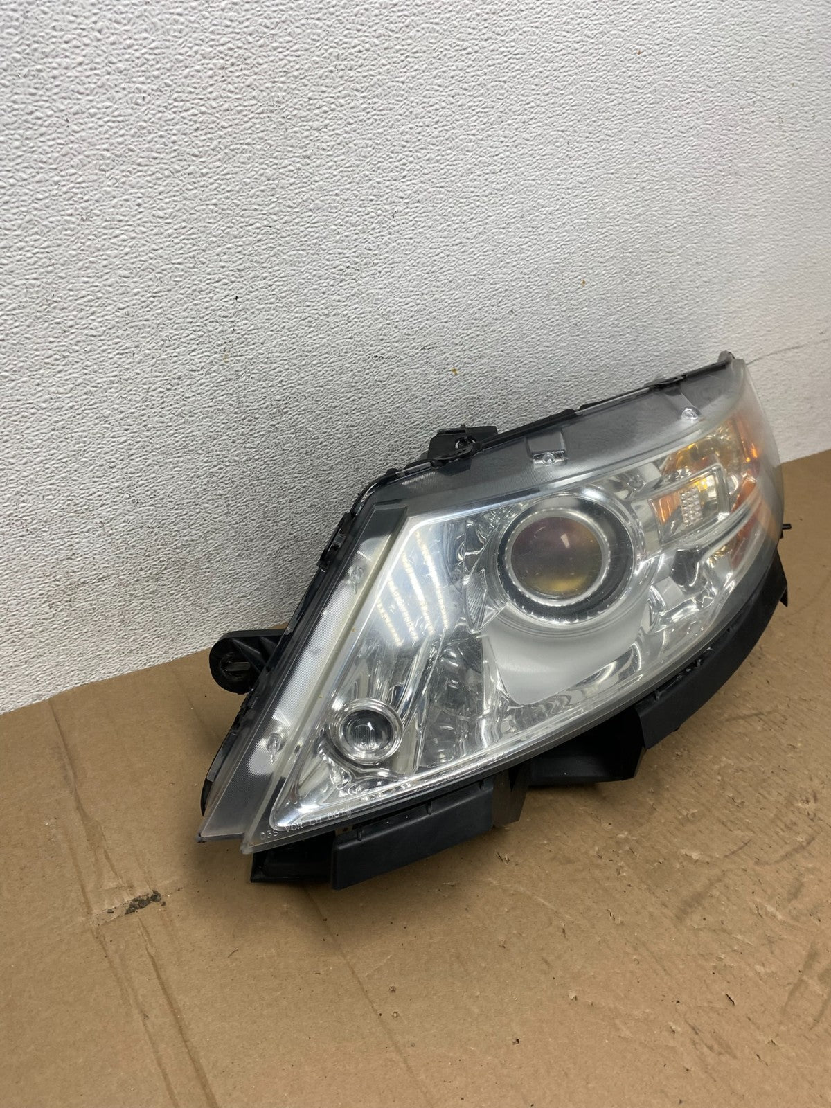 2009-2012 Lincoln Mks Left Driver LH Side Xenon HID Headlight AD7797 DW2