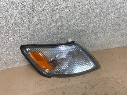 1997 to 1999 Lexus ES300 Right Passenger RH Side Turn Signal aa1005 DG0