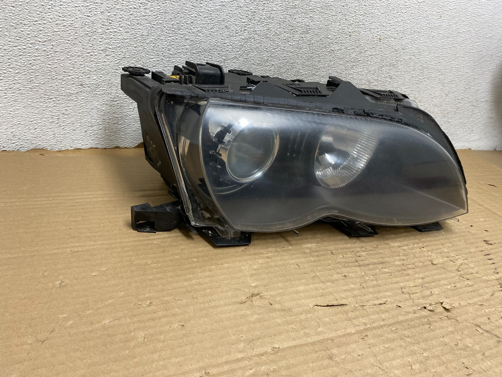 2002 - 2005 BMW 3 E46 Sedan Right Passenger RH Xenon HID Headlight AG9050 DW1