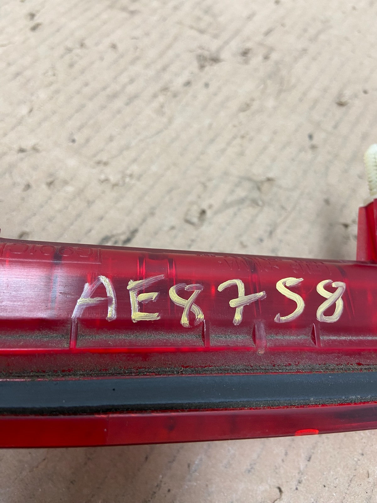 2007 to 2011 Ford Edge Rear Third Brake 3rd Light Lamp ae8758 DG8