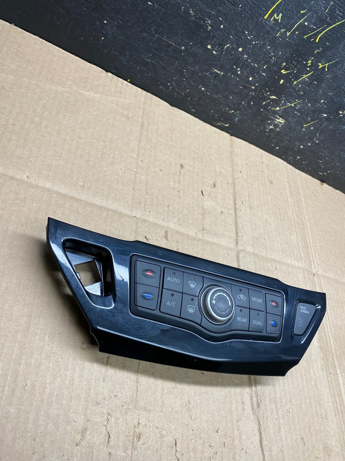 2013 to 2018 Nissan Pathfinder Radio Audio Climate Control OEM AA4684 DG1