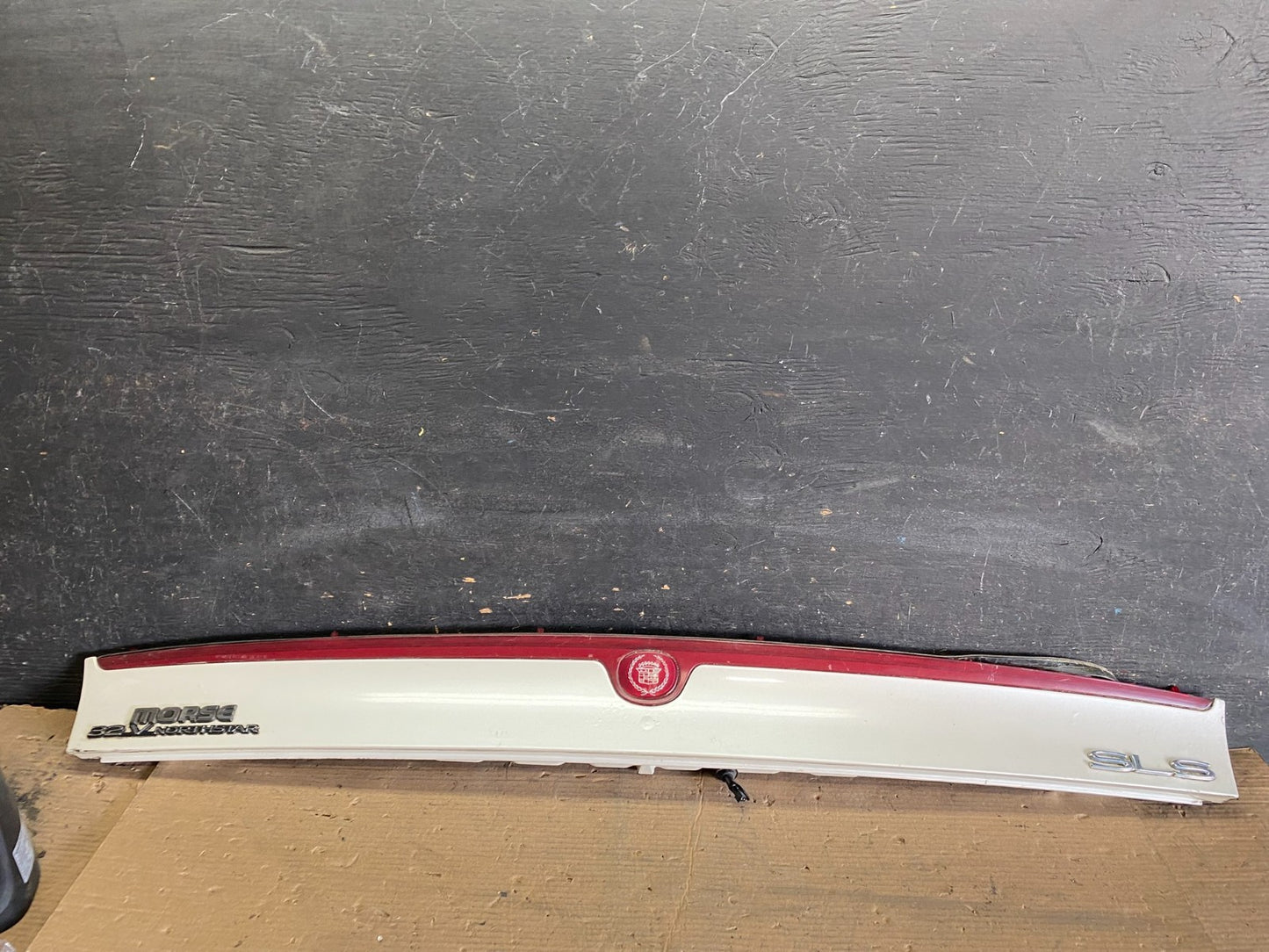 2001 to 2004 Cadillac Seville SLS Rear 3rd Break Light lid mounted OEM R23290