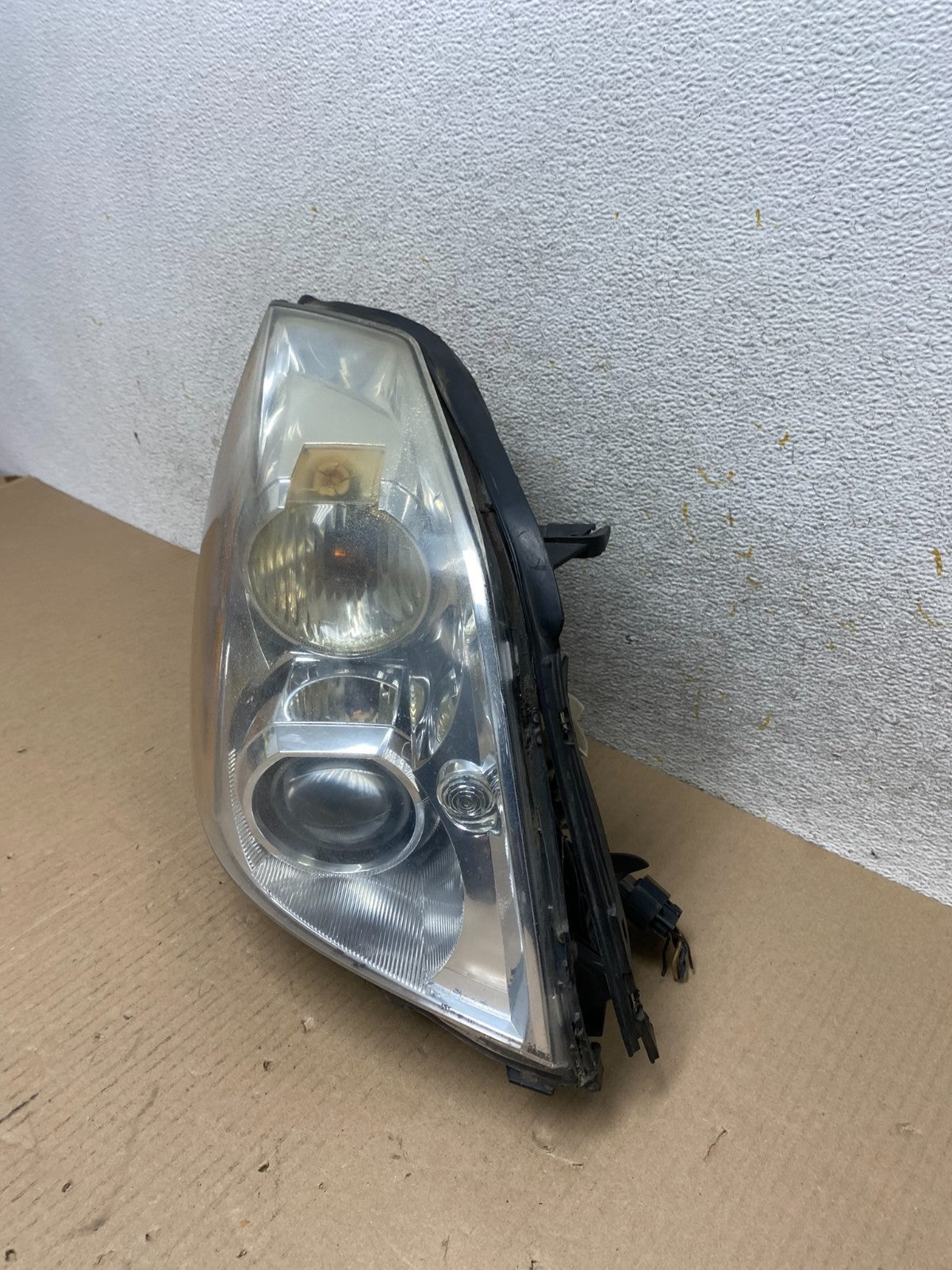 2006 to 2011 Cadillac DTS Right Passenger RH Side Xenon Hid Headlight AJ24171