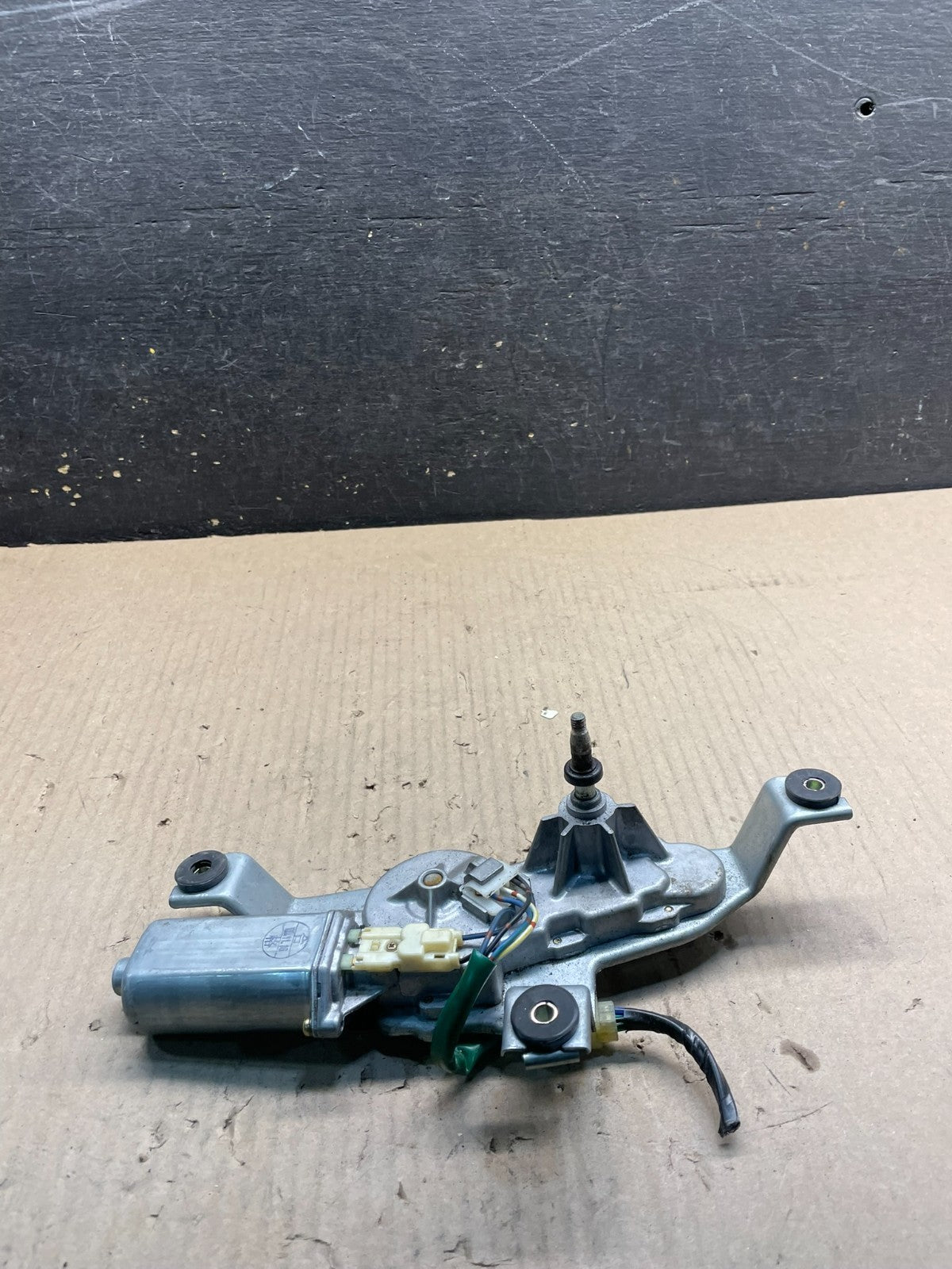 2000 to 2003 Subaru Forester Rear Wiper Motor X0530 DG3