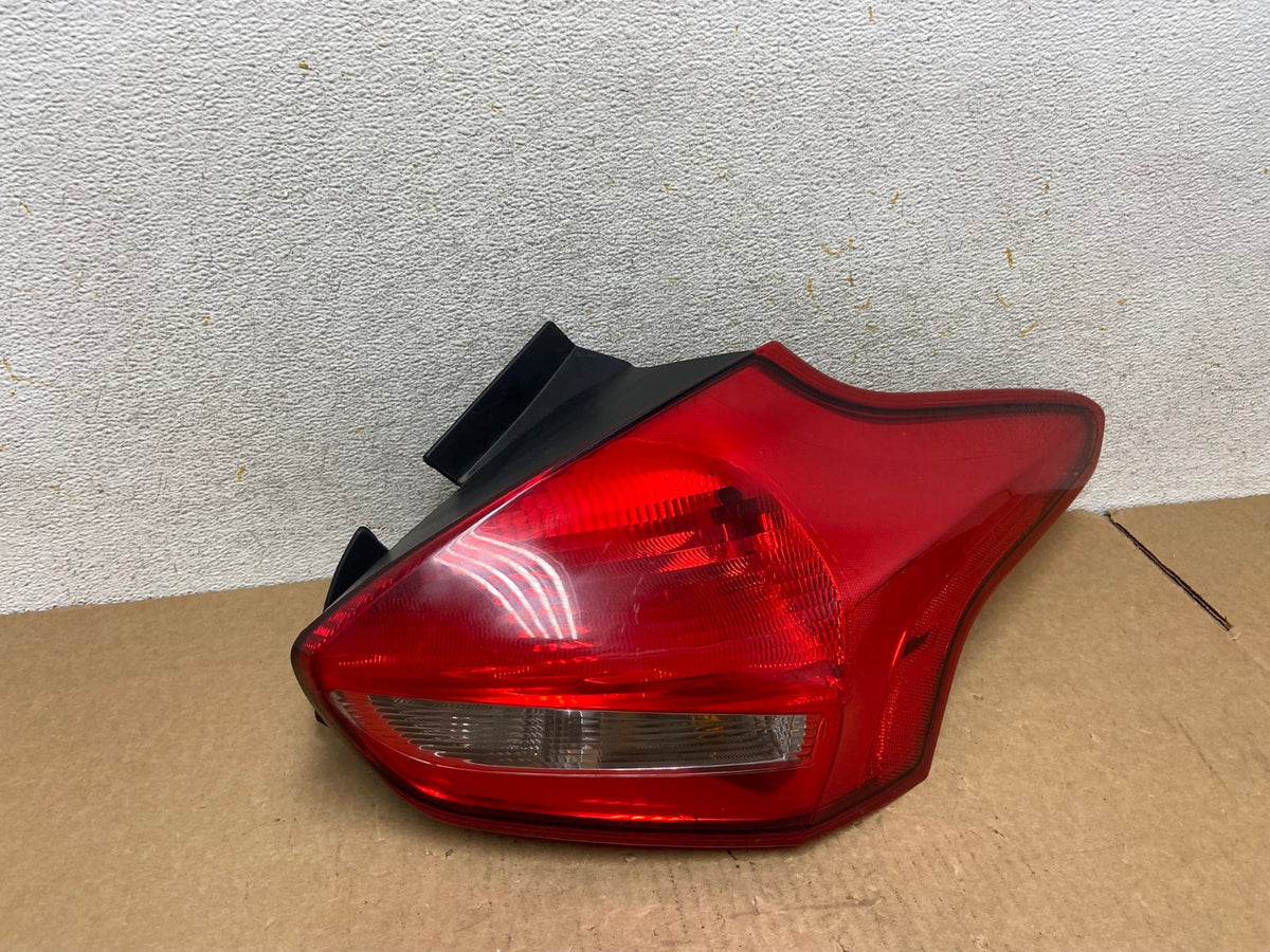 2015 to 2018 Ford Focus Tail Light Hatchback Right Passenger Side AI3393 LK0