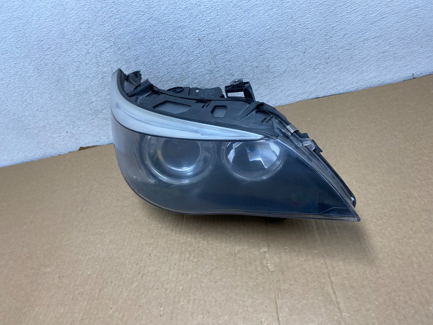 2004 to 2007 BMW 525i 5 Series Headlight Right Passenger Xenon AFS AG1992 DW1
