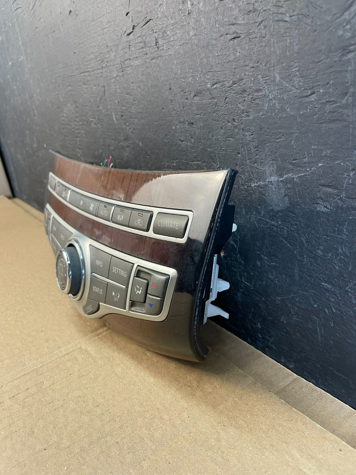 2011 2012 2013  Infiniti M37 Front Temperature Climate Control Panel ac2294 DG2