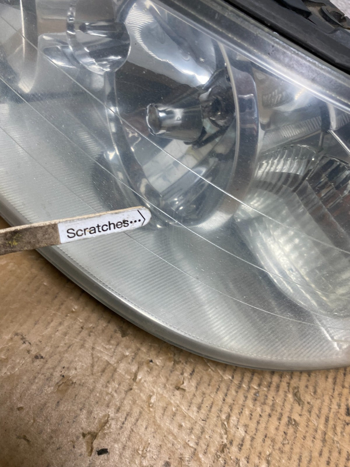 2005 to 2011 Lincoln Town Car Left Driver LH Side Headlight AE1166 DW3