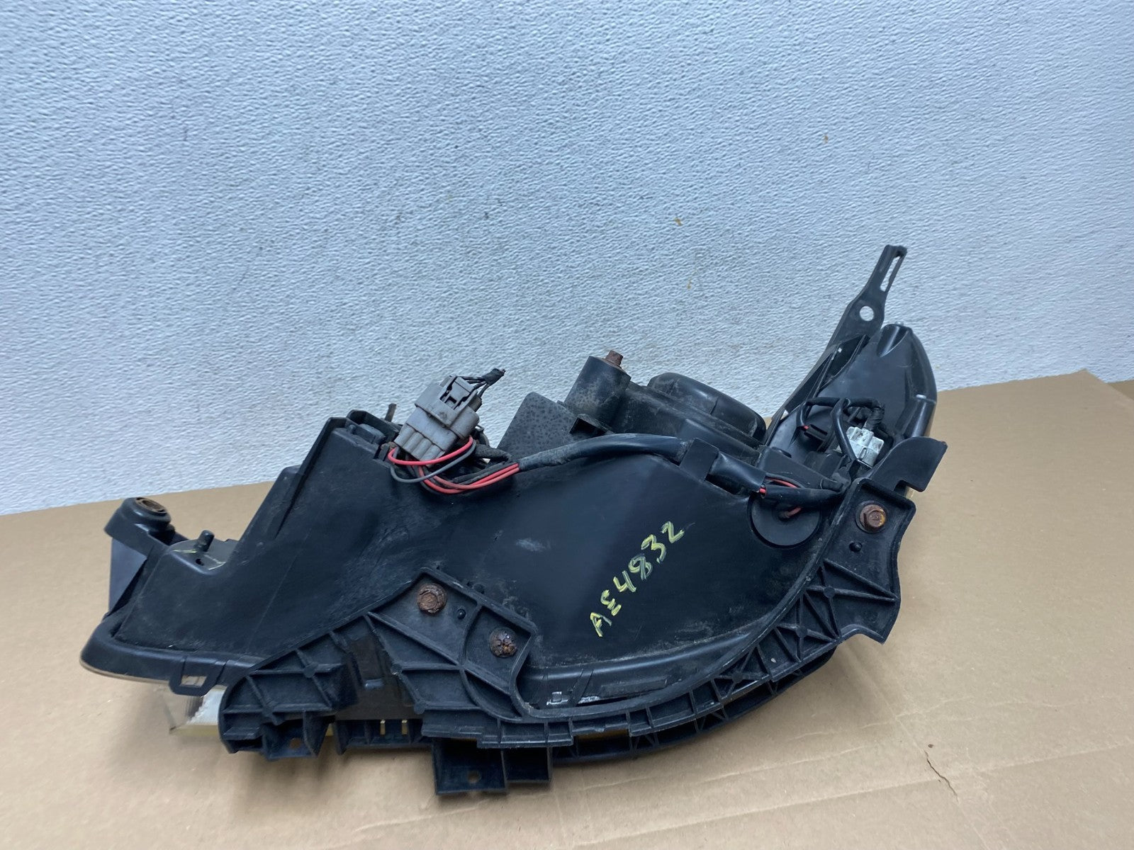 2009 - 2013 Subaru Forester Right Passenger Side Halogen Headlight AE4832 DW8