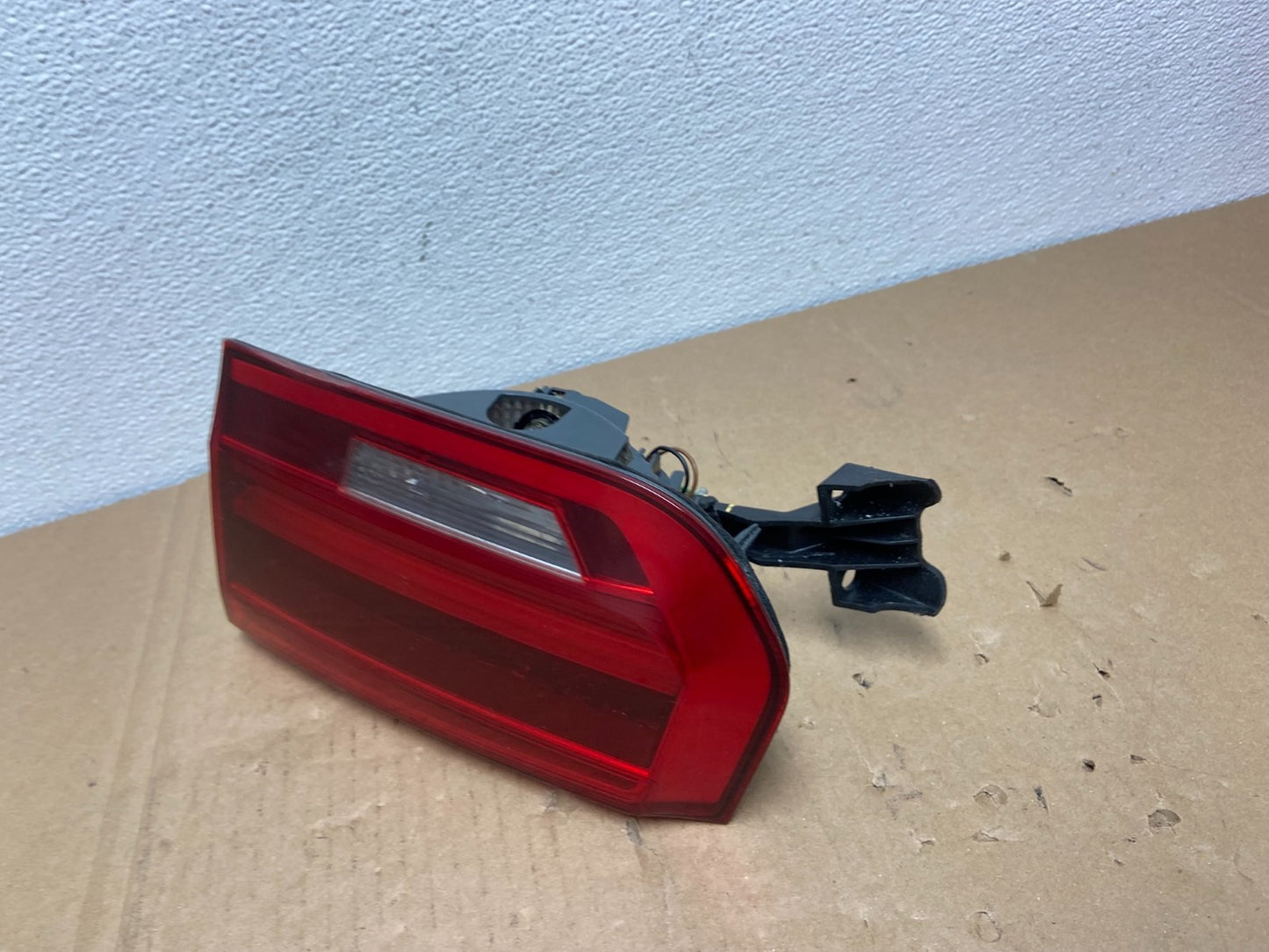 2016 to 2018 BMW 3 328i 330i F30 Right Passenger RH Tail Light Inner AB6836 DG1