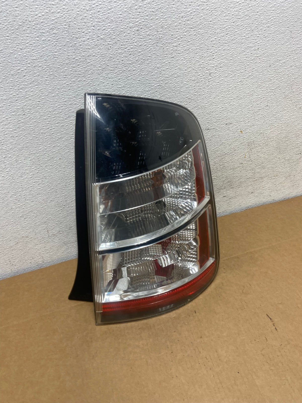 2004 - 2005 Toyota Prius Right Passenger Side Rh Tail Light AD5331 LK2