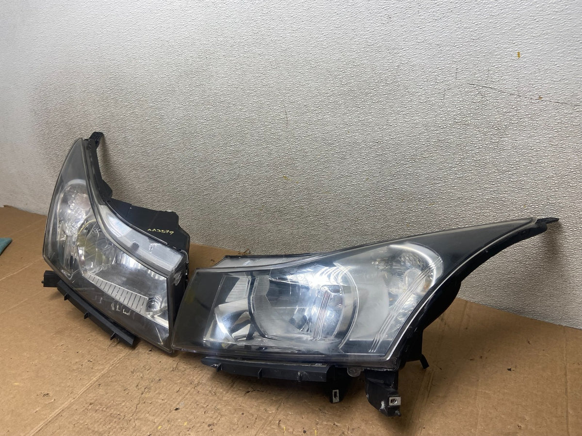 2011 to 2015 Chevrolet Cruze Halogen Left+Right Set Headlights AA3579 PS2