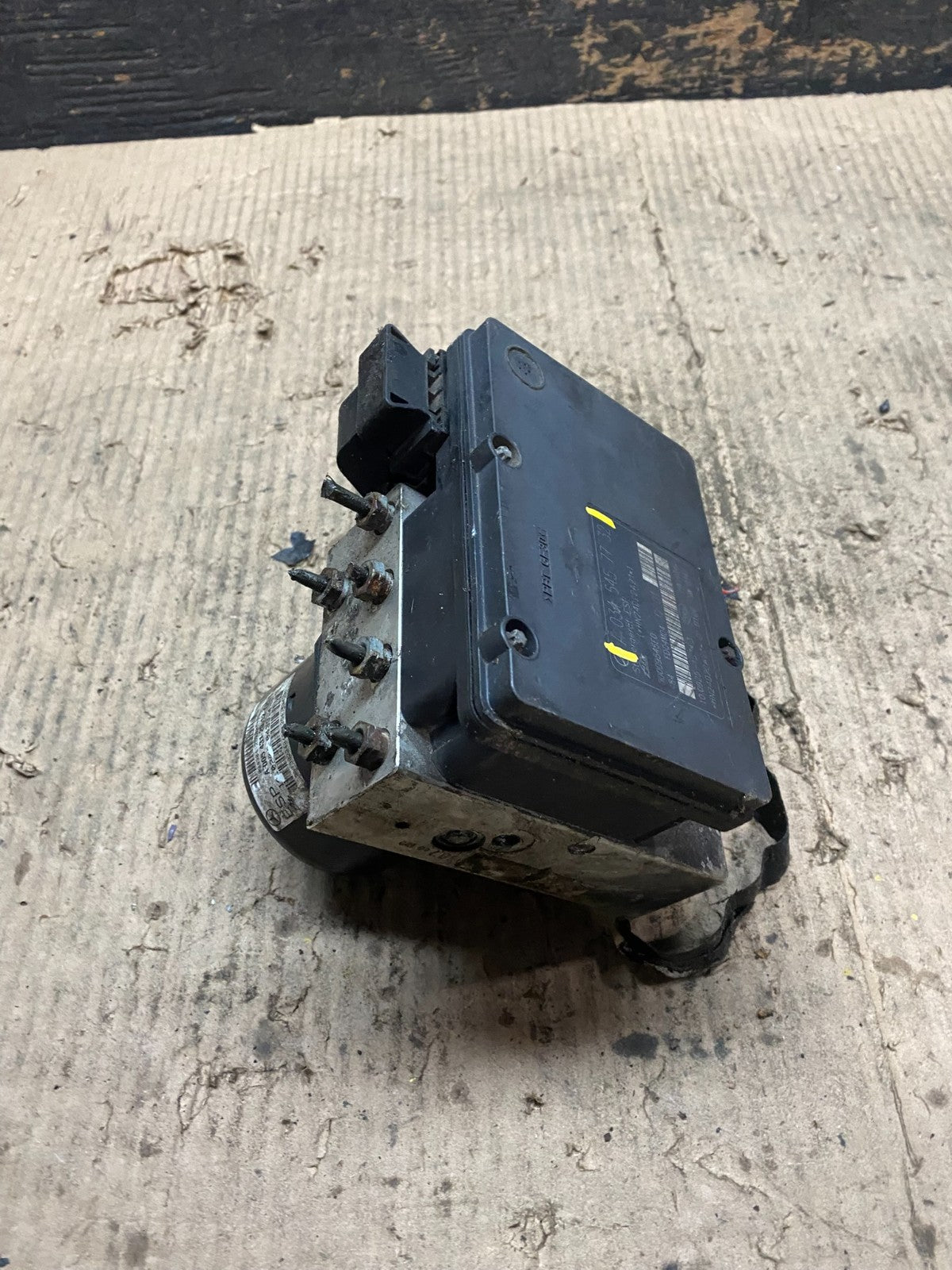 2004-2005 Mercedes W203 C CLK W203 209 ABS Anti Lock Brake Pump Module V6860 DG3