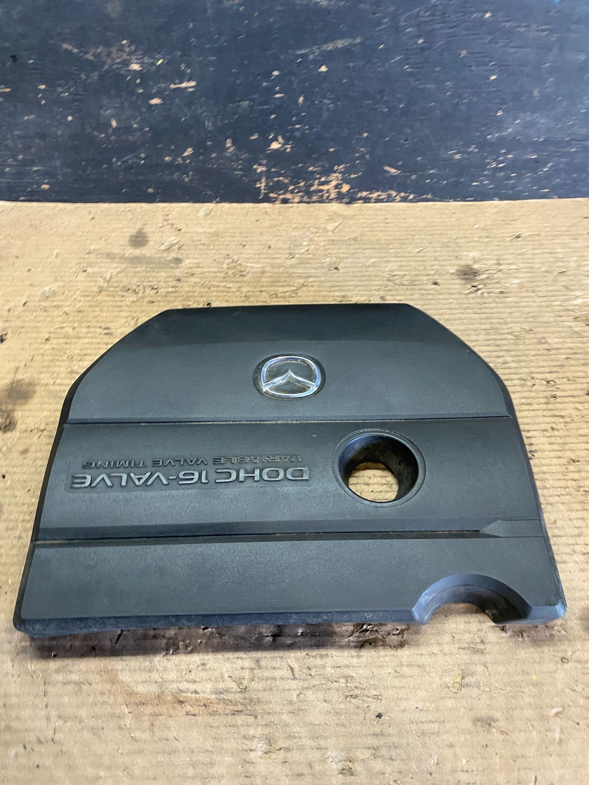 2004 to 2008 Mazda 3 DOHC 16 VALVE Engine Shield Top Cover Oem s5898 DG11