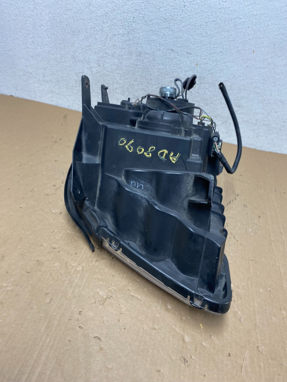 2010 to 2015 GMC Terrain Halogen Passenger Right Rh Side Headlight AD8090 DW7