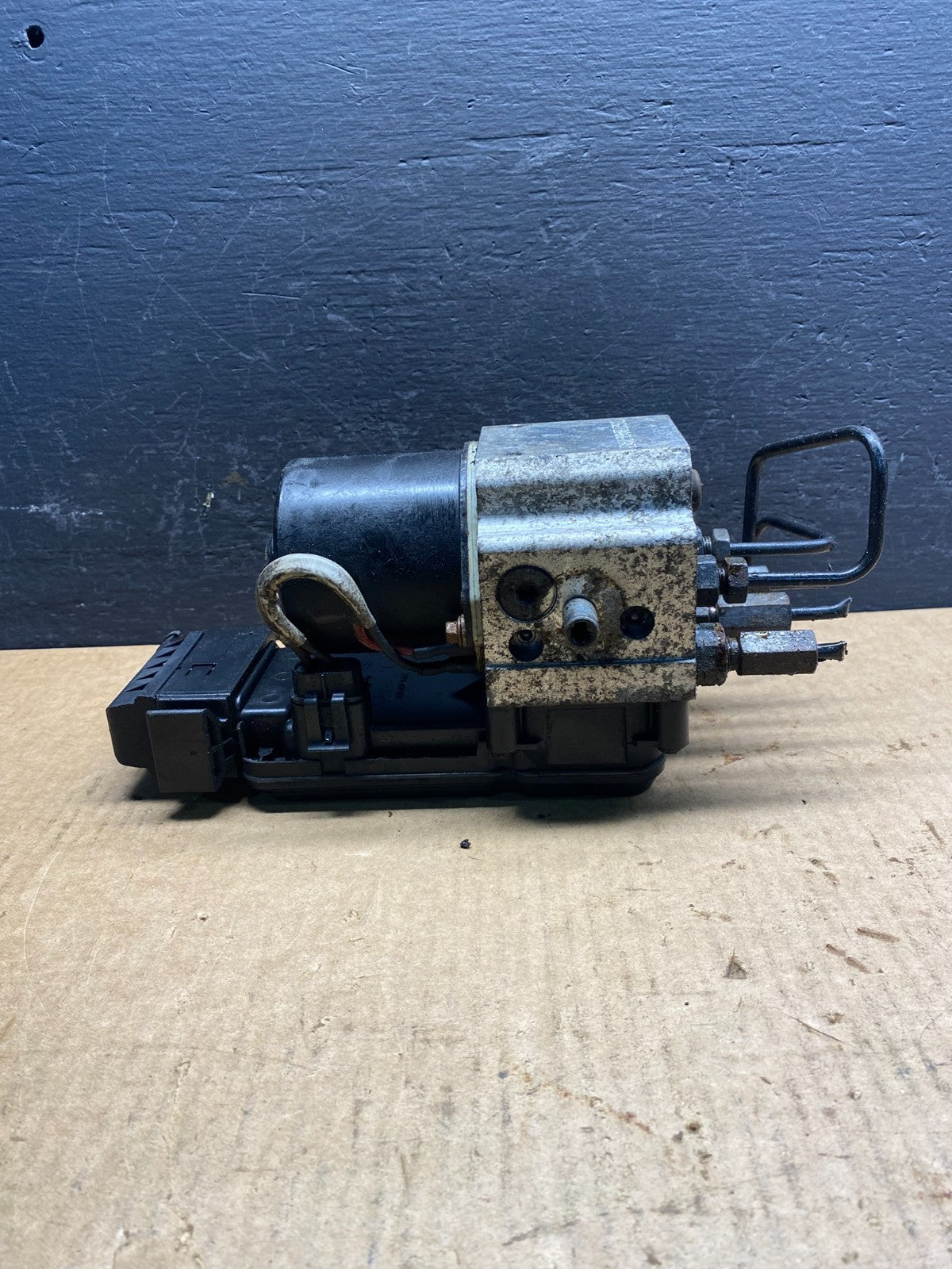 2006 2007 Ford E250 E350 Anti-Lock ABS Antilock Brake Pump AC7020 DG2
