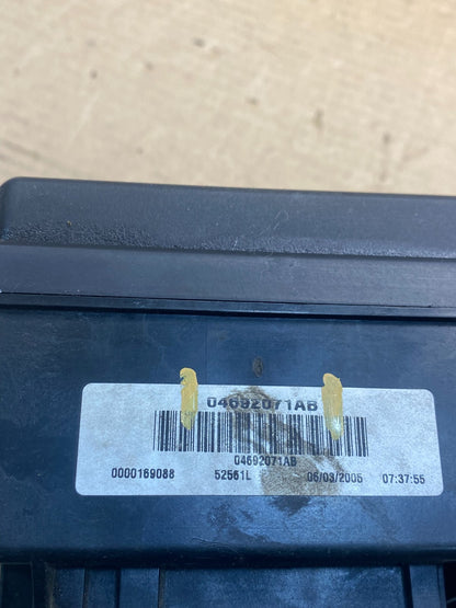 2005 Jeep Grand Cherokee Integrated Power Fuse Box Relay 04692071AB AC4558 DG6