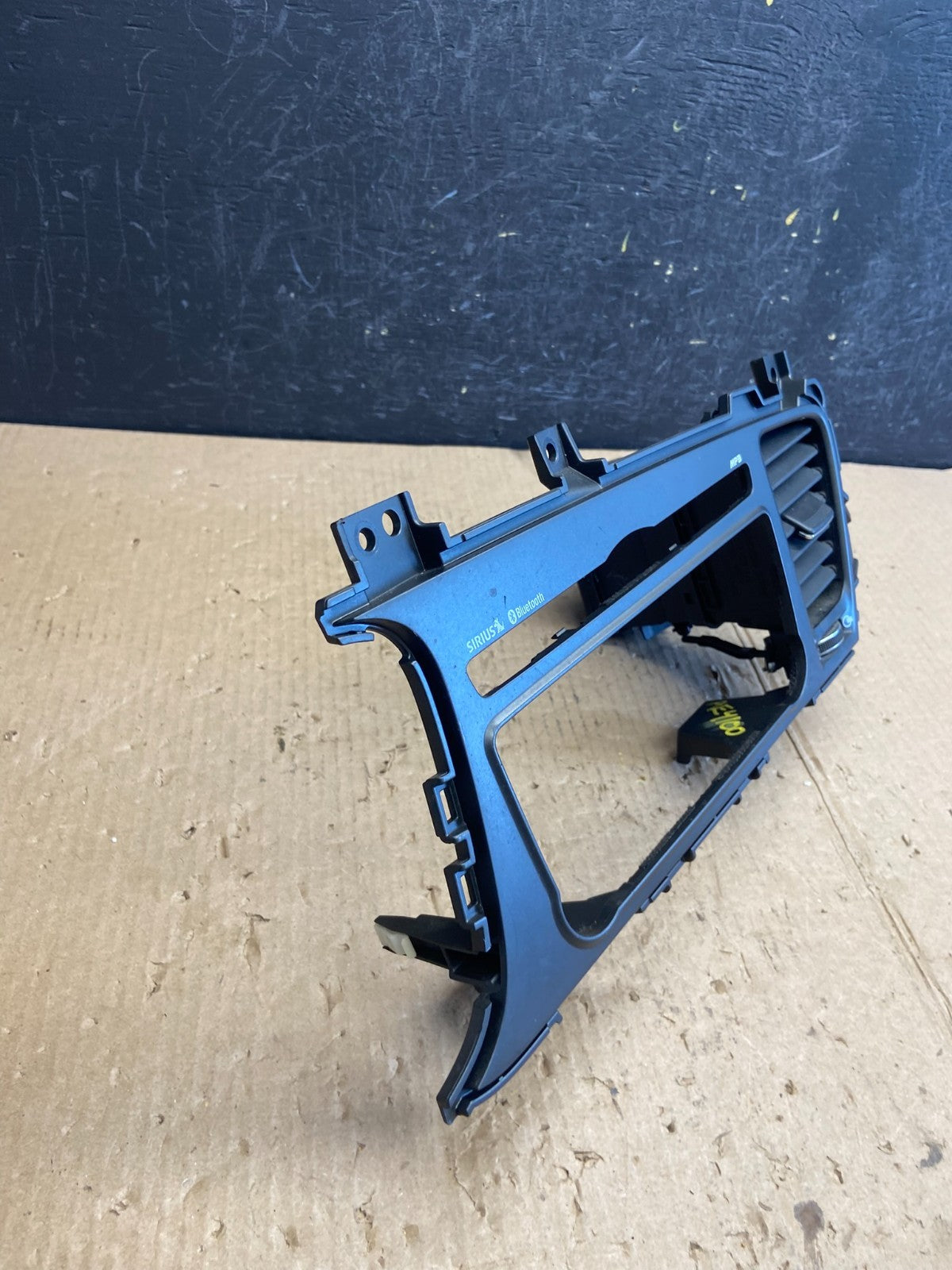 2011 2012 2013 Kia Optima Front Dash Radio Bezel Trim Air Vent AE4100 DG1