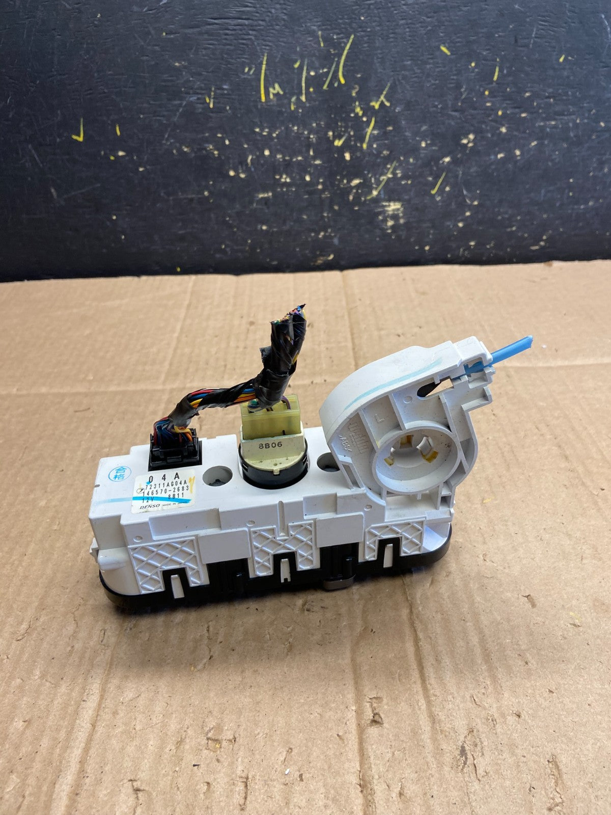 2005 Subaru Legacy AM FM CD Radio Climate Control Player AA7898  DG4