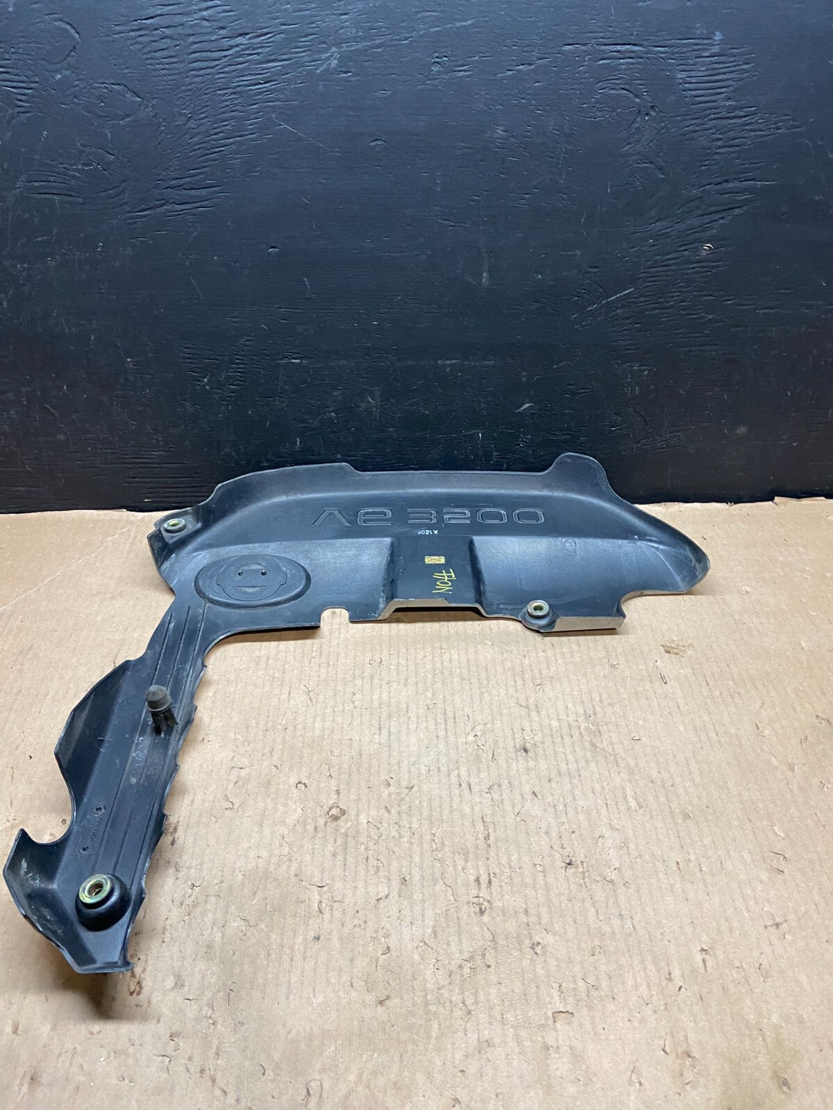 2001 to 2004 Nissan Pathfinder Engine Cover Ornament E4220 DG15