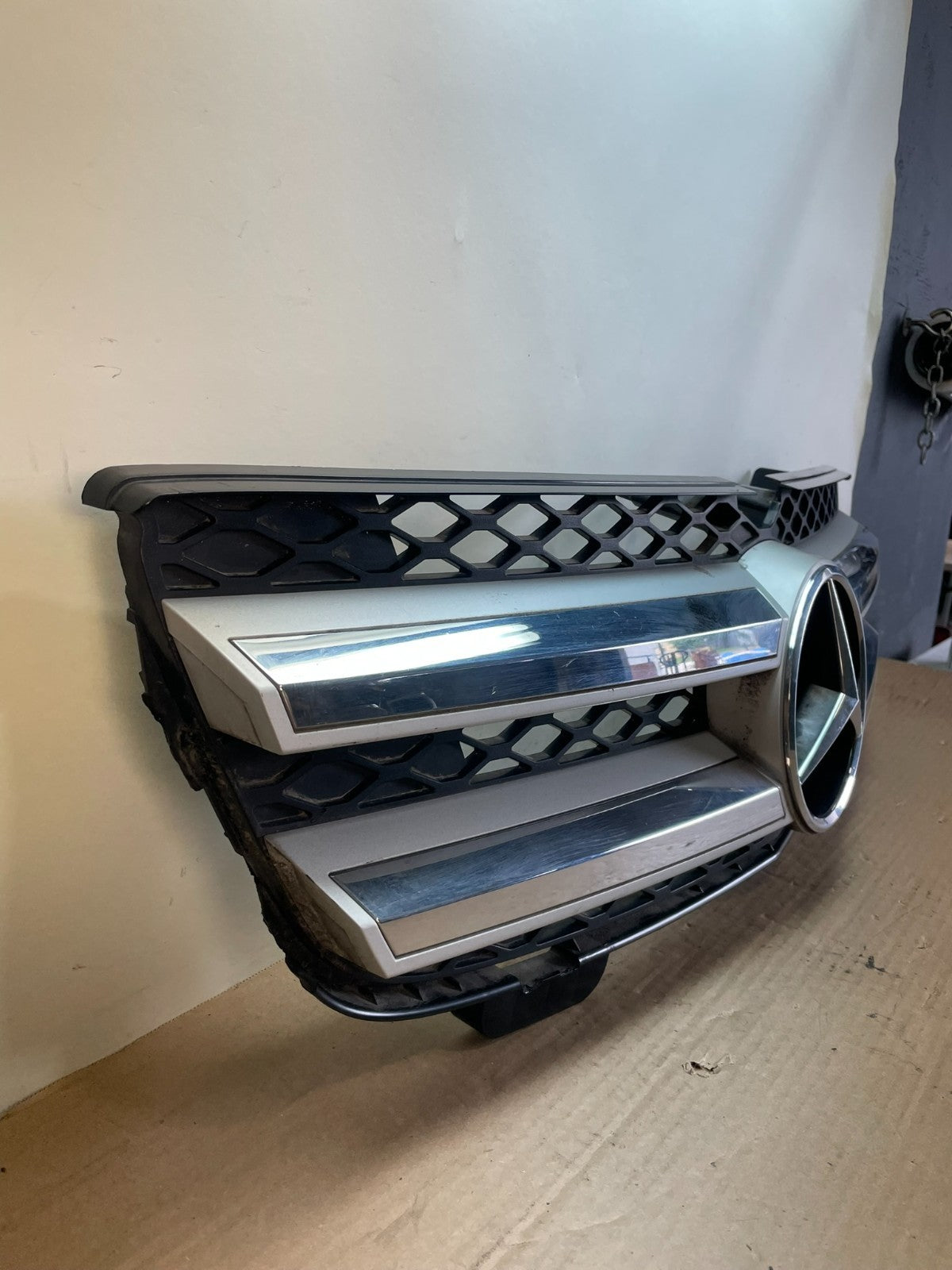 2007-2009 Mercedes X164 GL450 GL320 Front Bumper Upper Grille Grill AF8503 DG2