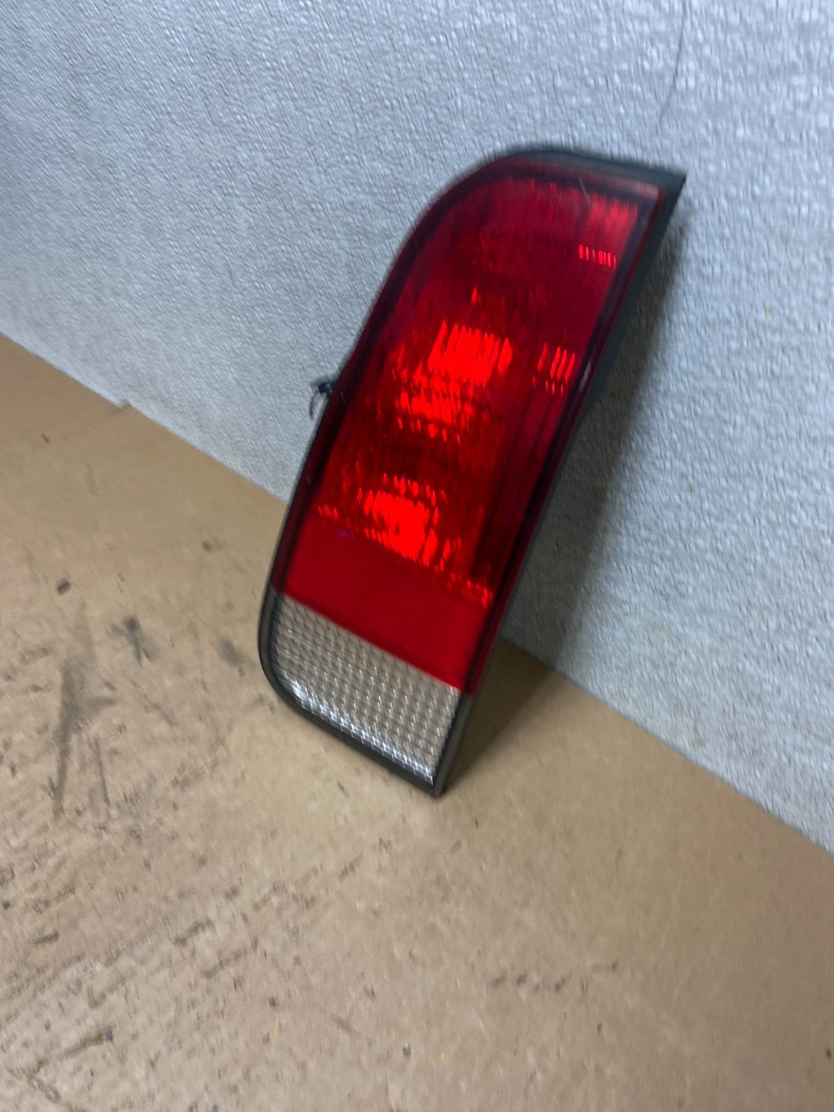 2003 to 2005 Lincoln Aviator Right Passenger Inner Tail Light Side OEM Z9348 DW1
