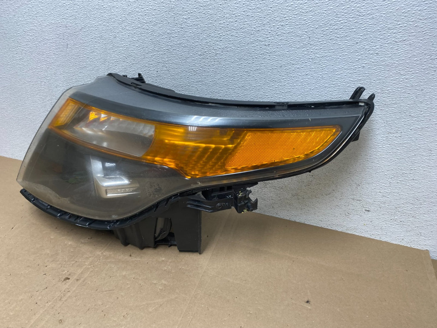 2011 to 2015 Ford Explorer Police Left Driver LH Halogen Headlight AE5076 DW1