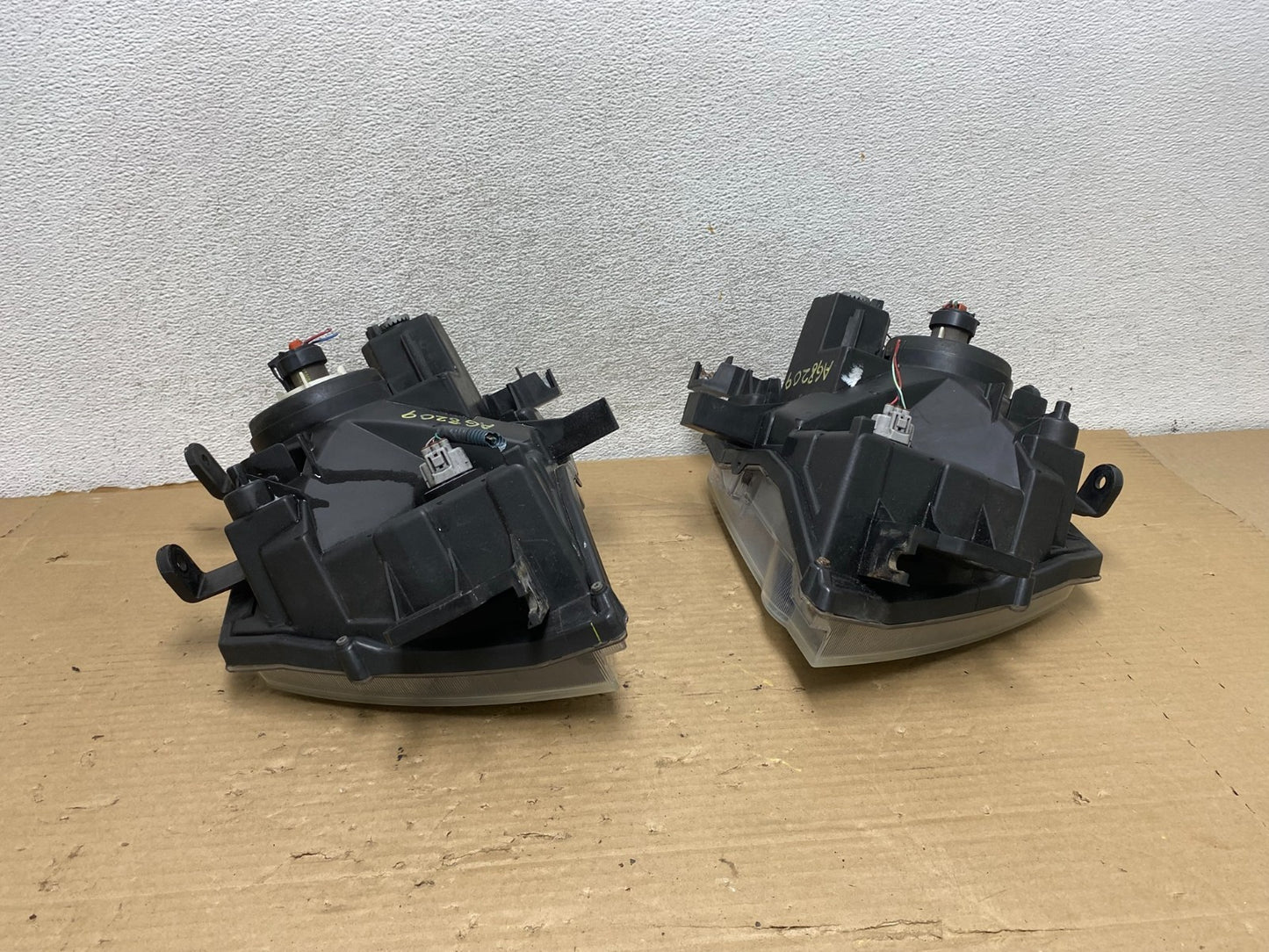 2005-2015 Nissan Xterra Driver Left+Right Side Set Headlights AG8209 DW10