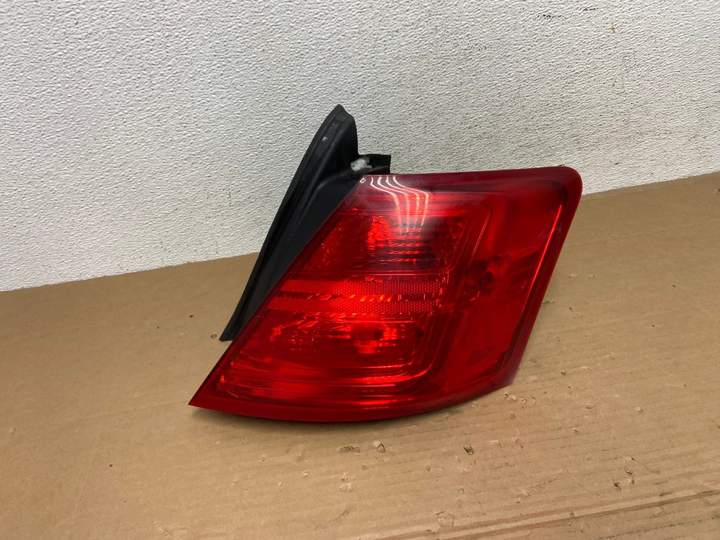 2014 to 2018 Ford Taurus Interceptor Right Passenger RH Tail Light AD4195 LK0