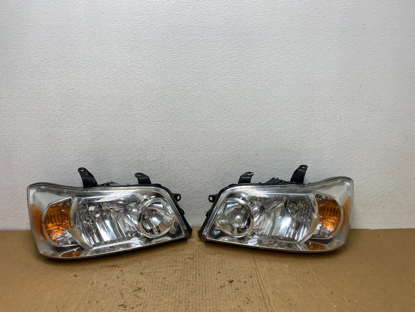 2004 2005 2006 Toyota Highlander Headlights Left+Right Side AC8120 DW0