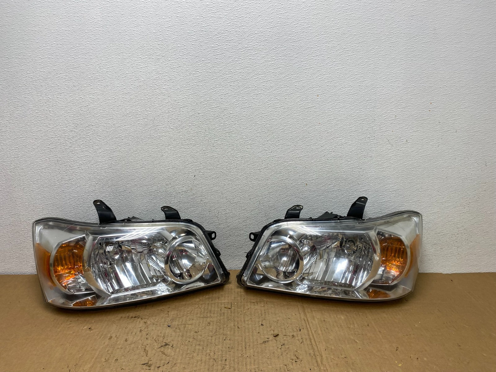 2004 2005 2006 Toyota Highlander Headlights Left+Right Side AC8120 DW0