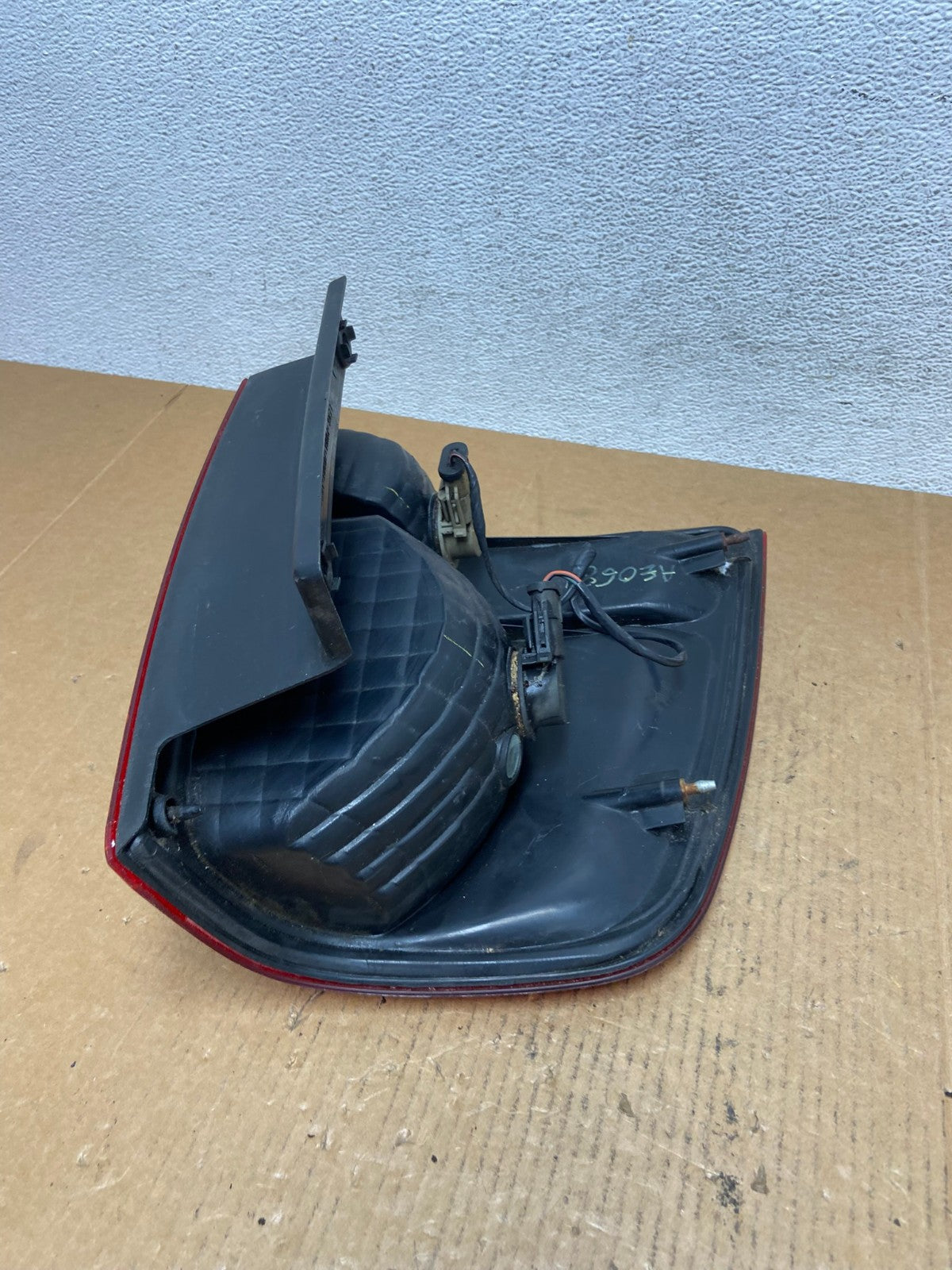 2003 2004 2005 2006 Ford Expedition Right Passenger Rh Tail light AE0681 LK8