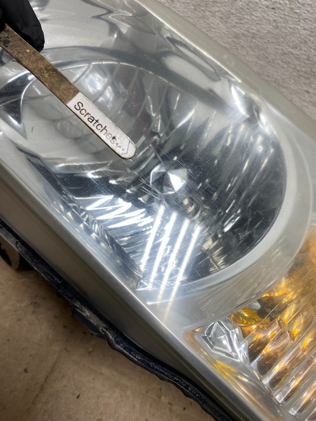 2005 - 2006 Mazda Tribute Left Driver LH Halogen Headlight AE6135 DW3