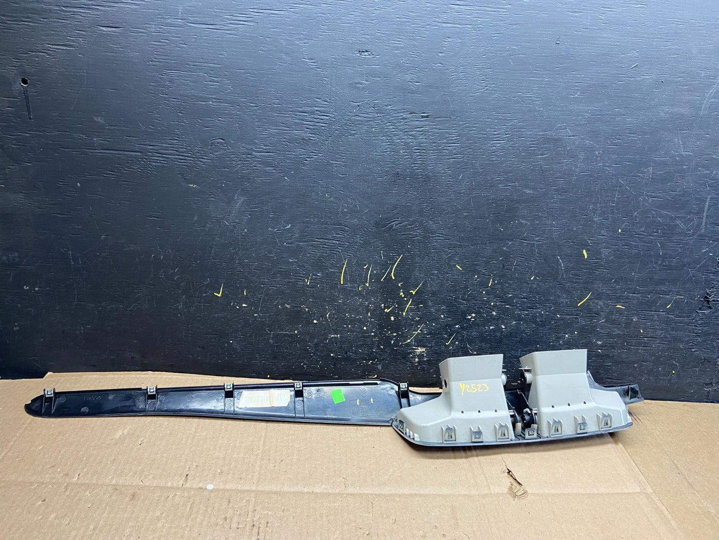 2009 to 2014 Volkswagen Routan Dash Center Trim Bezel Panel Vents y2523 DG4