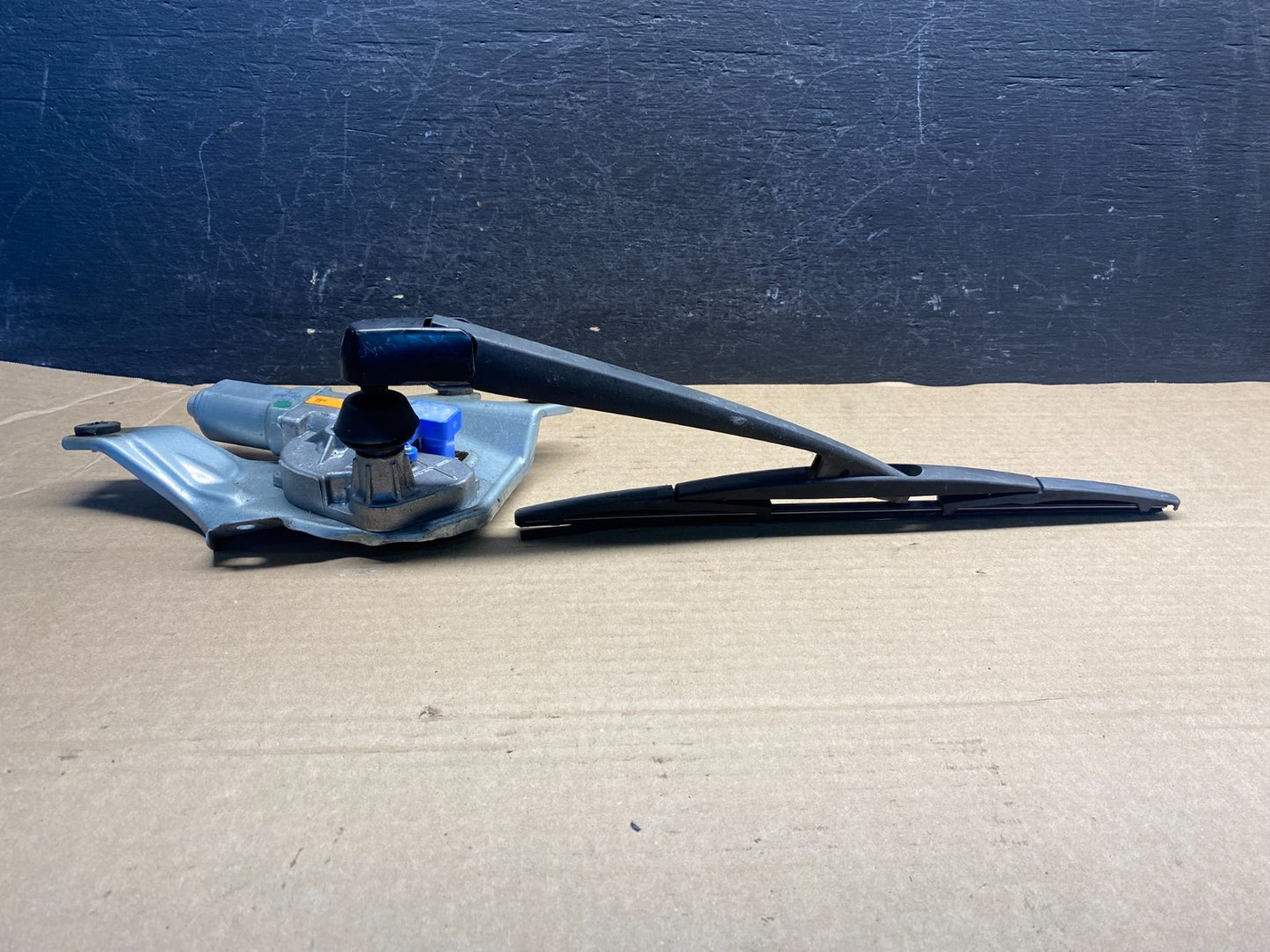 2010 to 2014 Subaru Legacy Outback Rear Wiper Motor AE00453
