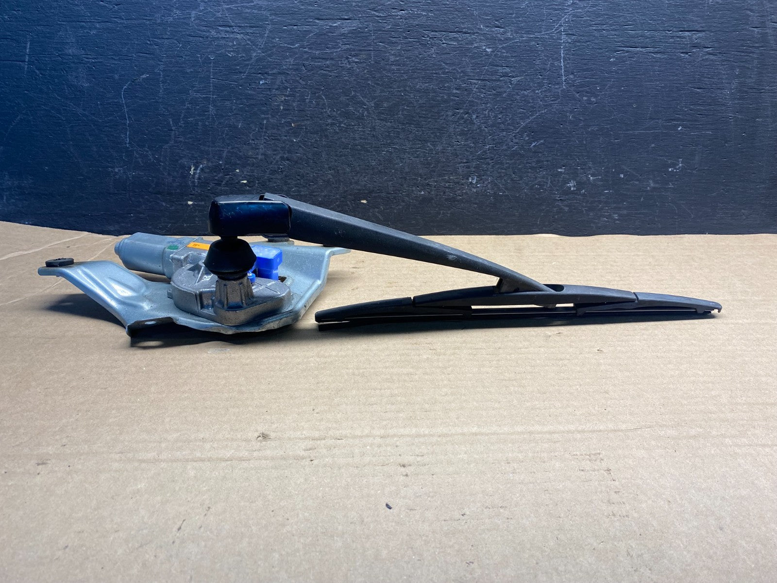2010 to 2014 Subaru Legacy Outback Rear Wiper Motor AE00453