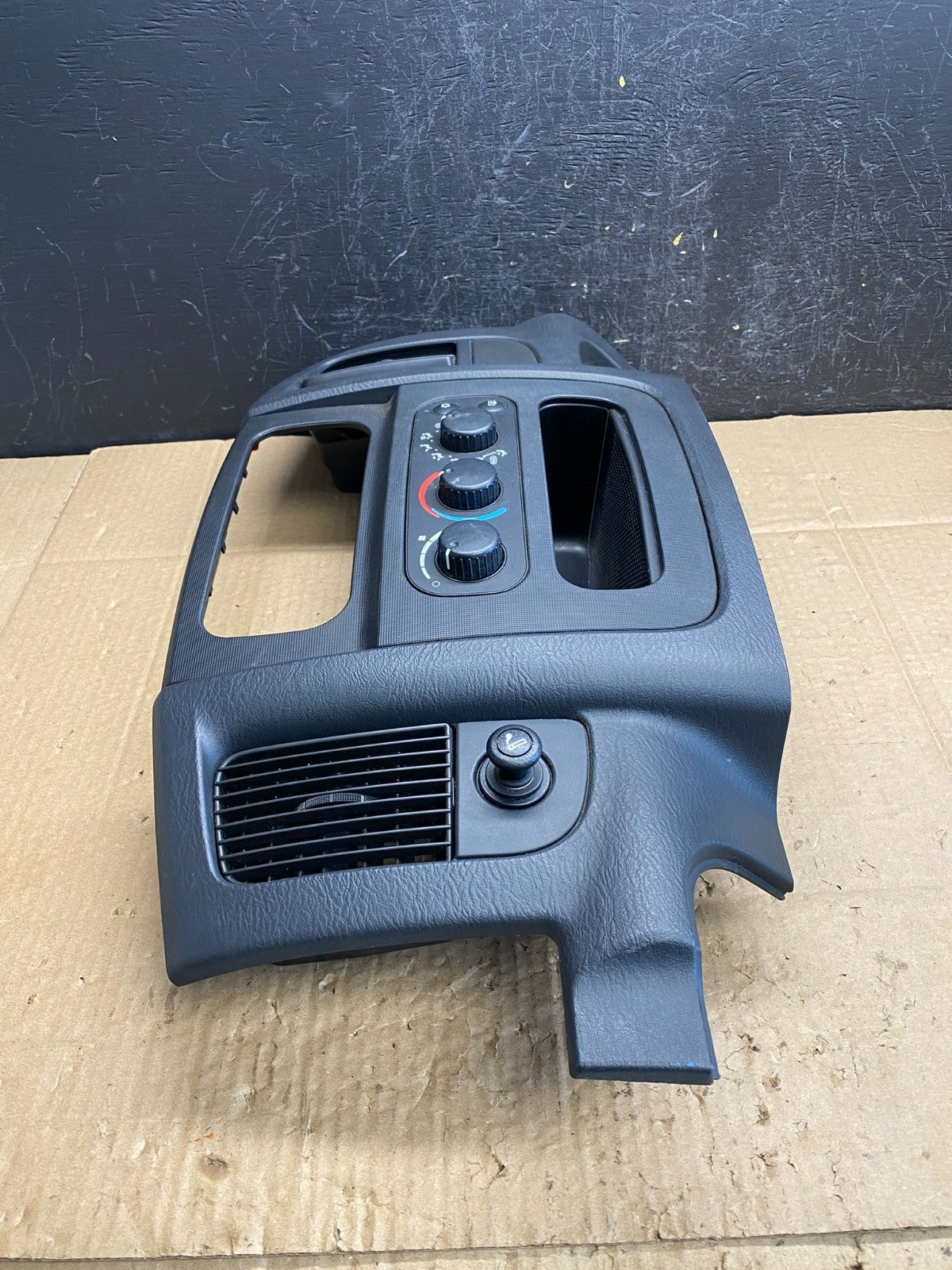 2002 to 2005 Dodge Ram Radio Climate Control Dash Air Vent Bezel Trim ac9501 DG1