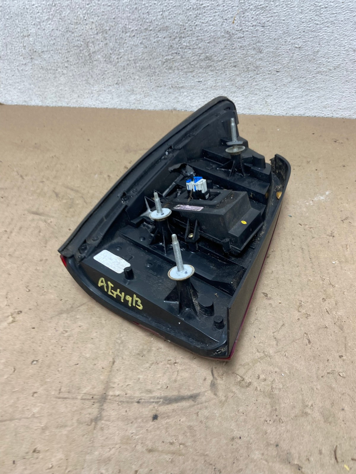 2000 to 2005 Cadillac Deville Right Passenger Rh Side Tail Light AG4913 LK6