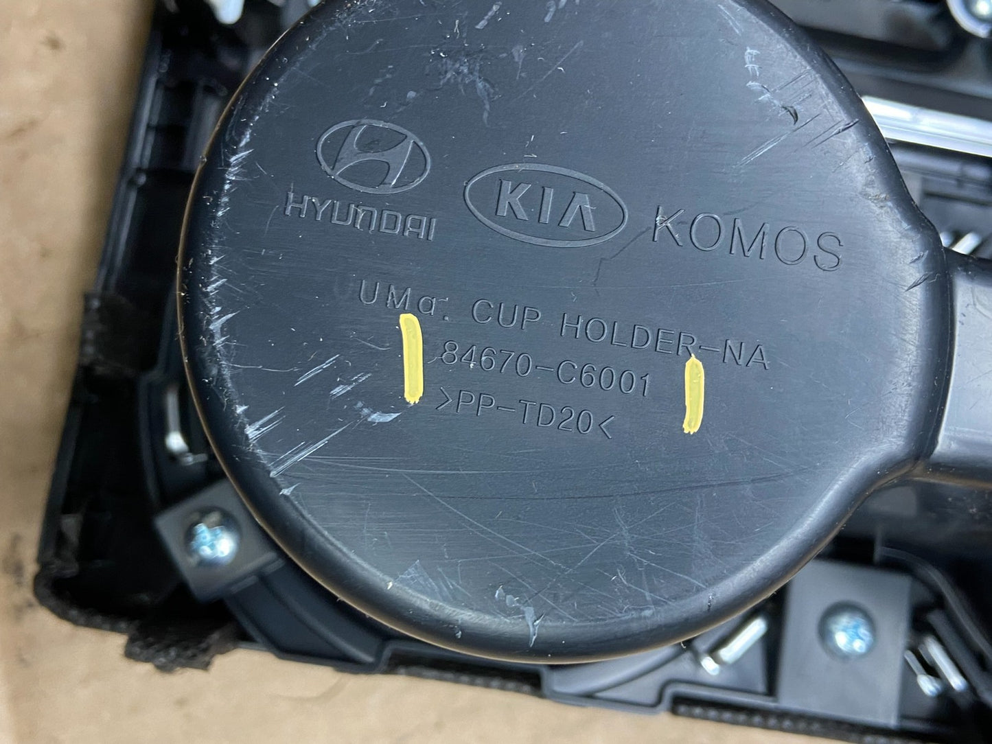 2016 to 2020 Kia Sorento Center Console Shifter Bezel Trim Cup Holder Y5231 DG5